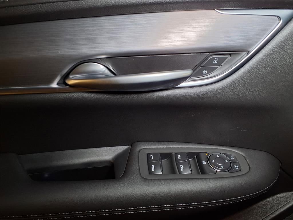 New 2026 Cadillac XT5 Luxury image 16