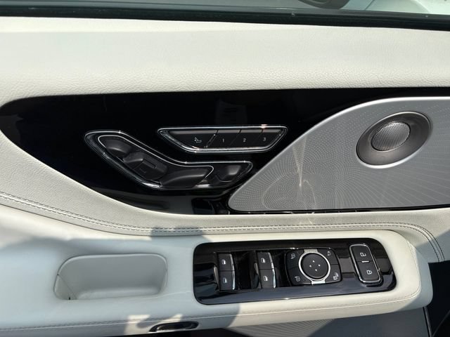 Used 2025 Lincoln Aviator Black Label w/ Jet Appearance Package AWD/4WD image 19