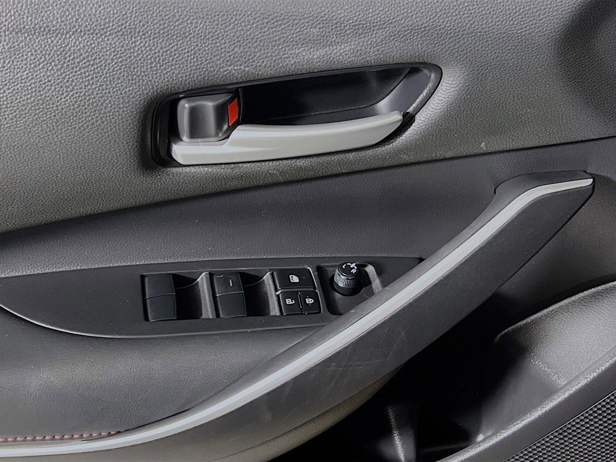 Used 2025 Toyota Corolla SE image 16
