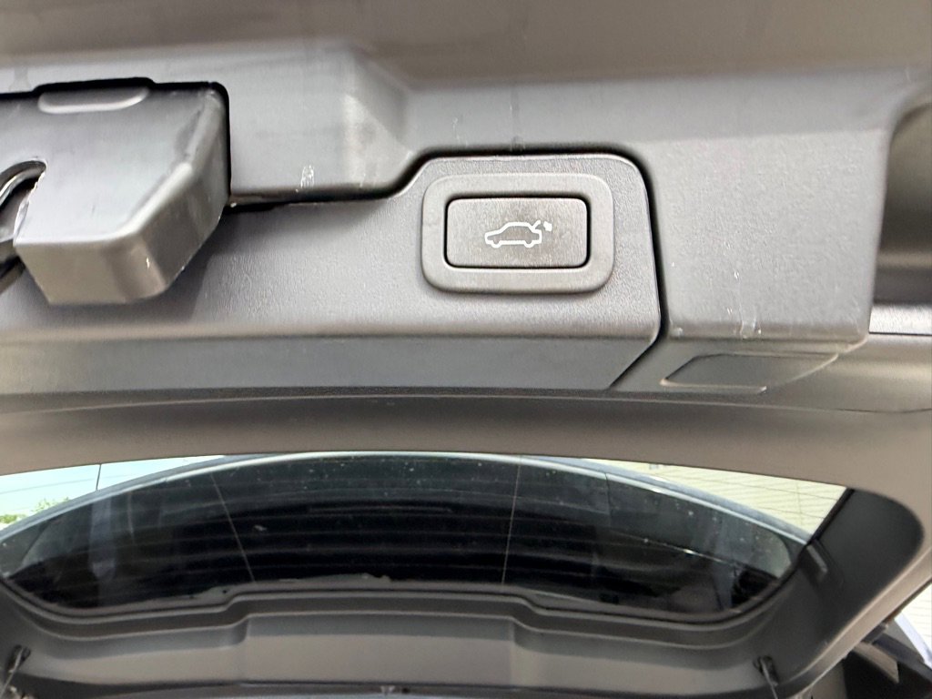 Used 2019 Land Rover Range Rover Evoque SE AWD/4WD image 25
