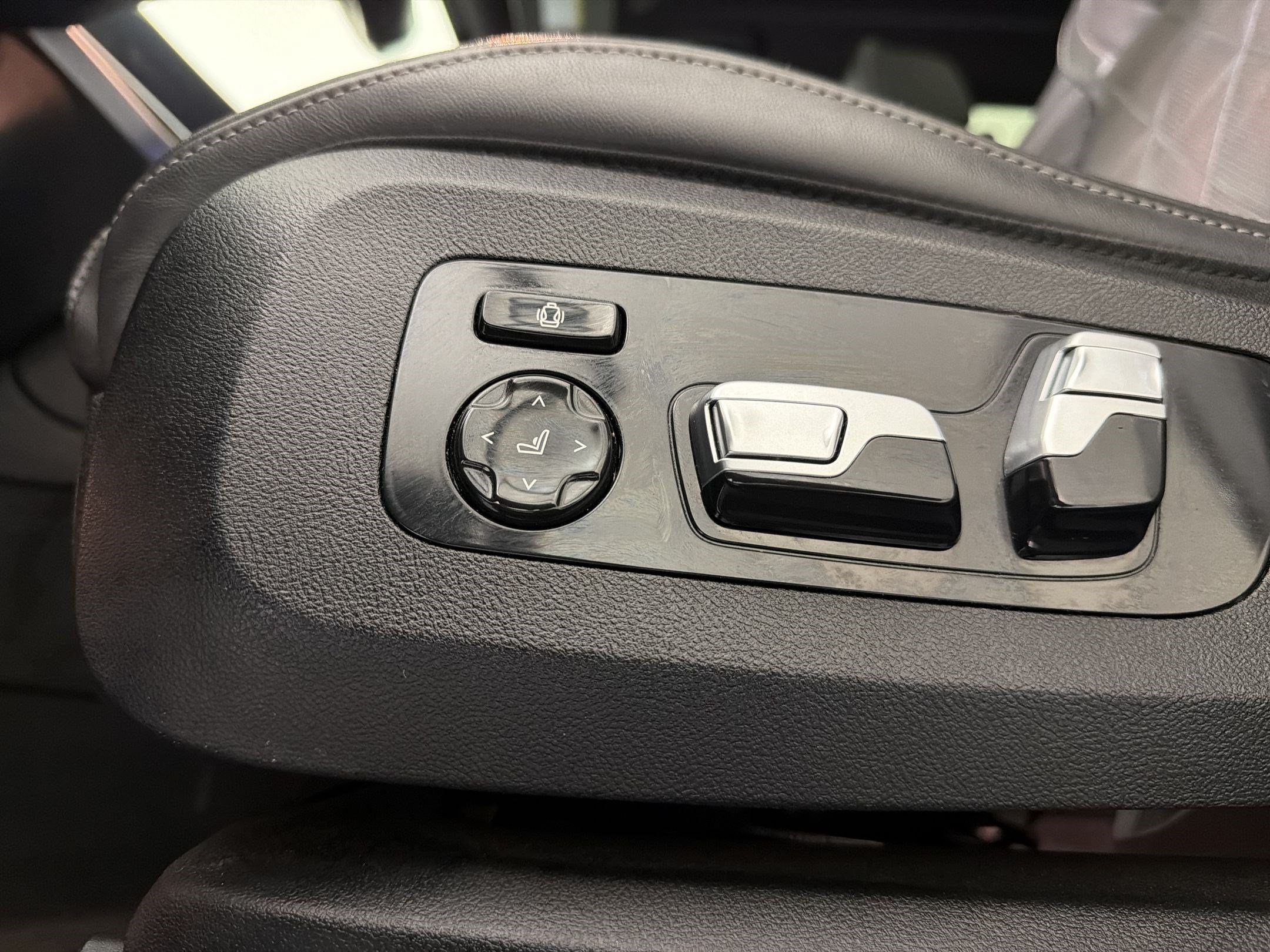 Used 2024 BMW X5 xDrive40i AWD/4WD image 14