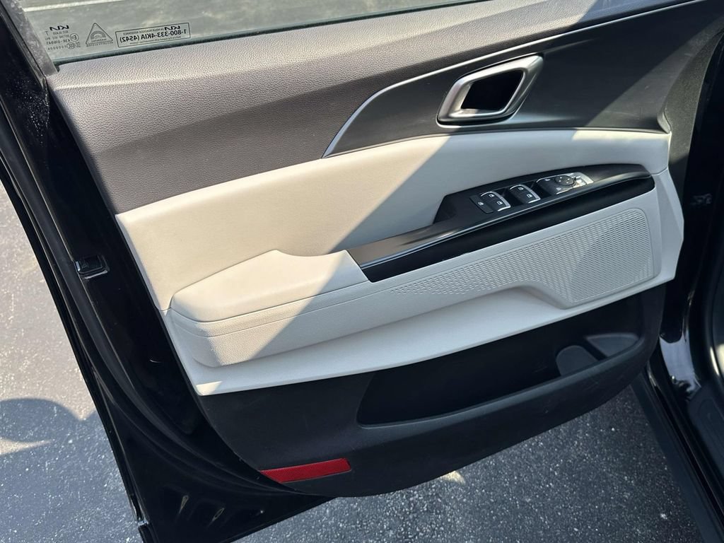 New 2024 Kia Carnival LX FWD image 14