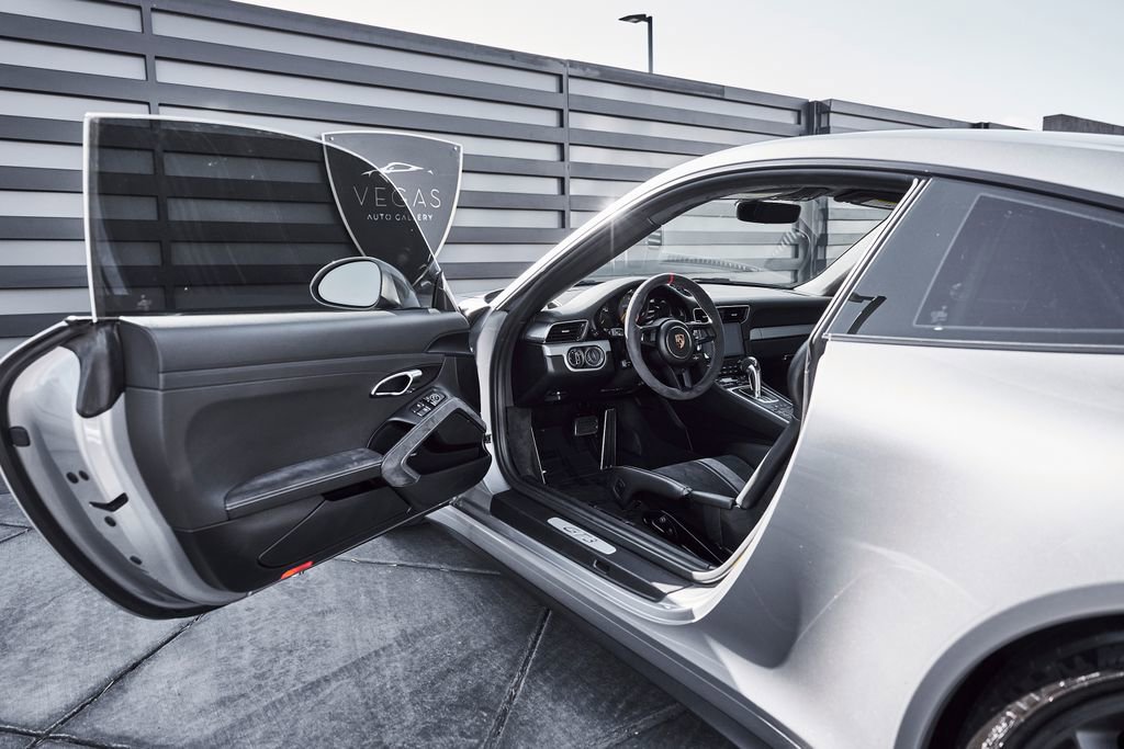 Used 2018 Porsche 911 GT3 w/ Sport Chrono Package RWD image 28