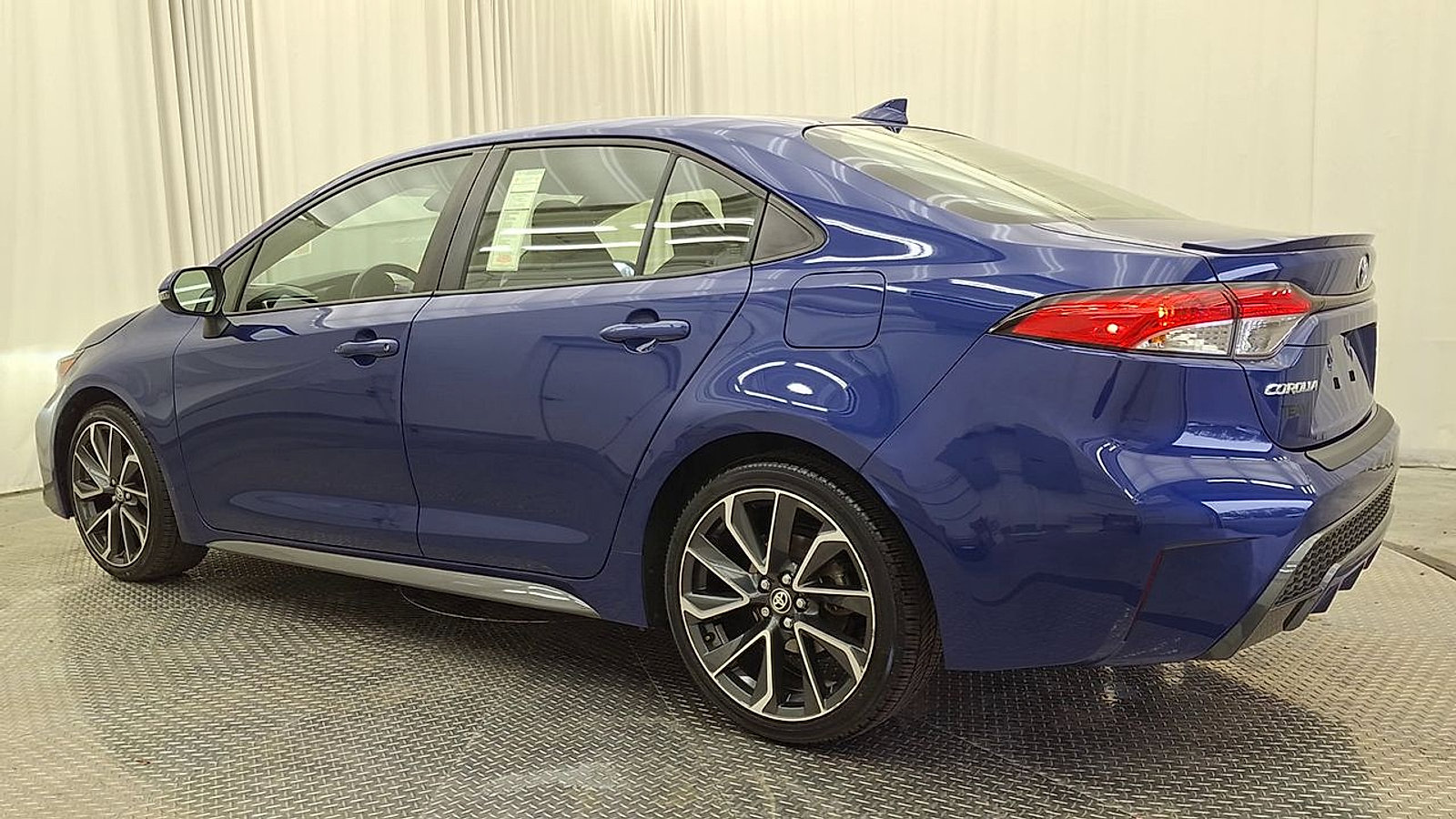 Certified 2021 Toyota Corolla SE w/ SE Premium Package FWD image 9