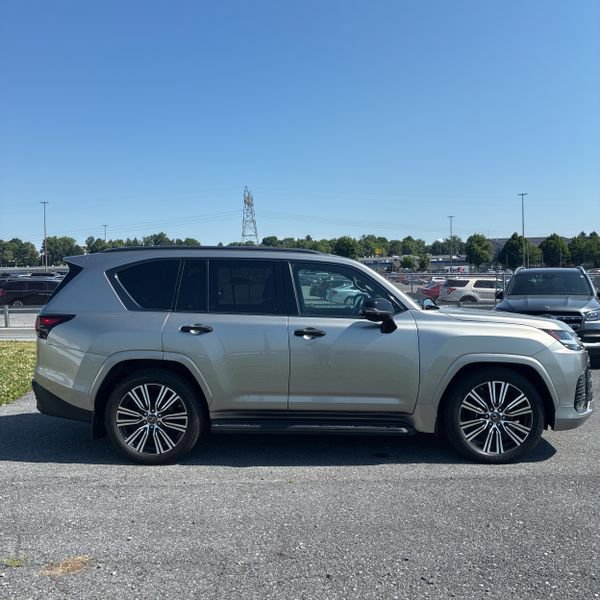 Used 2023 Lexus LX 600 4WD w/ Appearance Package image 22
