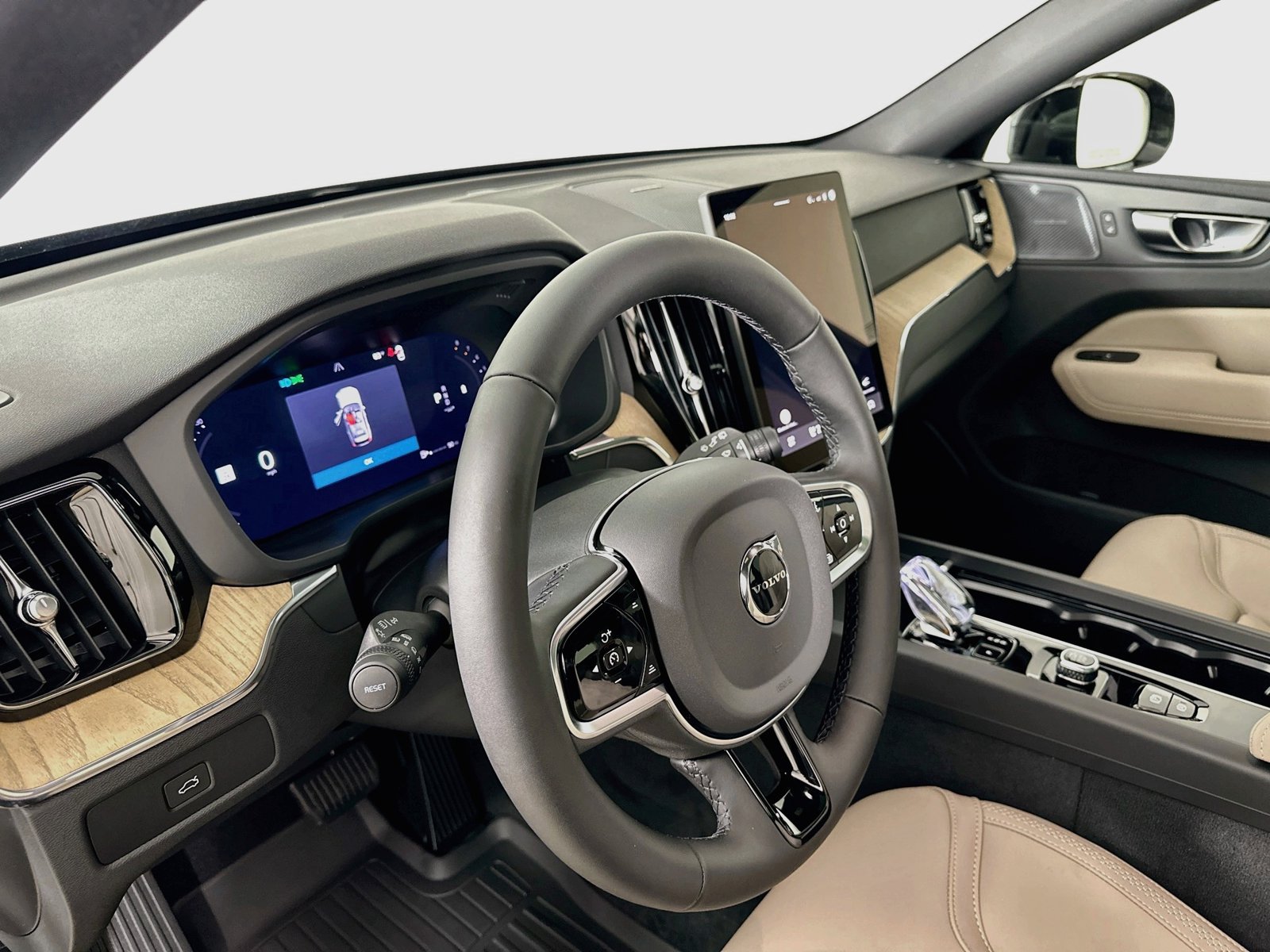 New 2027 Volvo XC60 B5 Plus AWD/4WD image 33