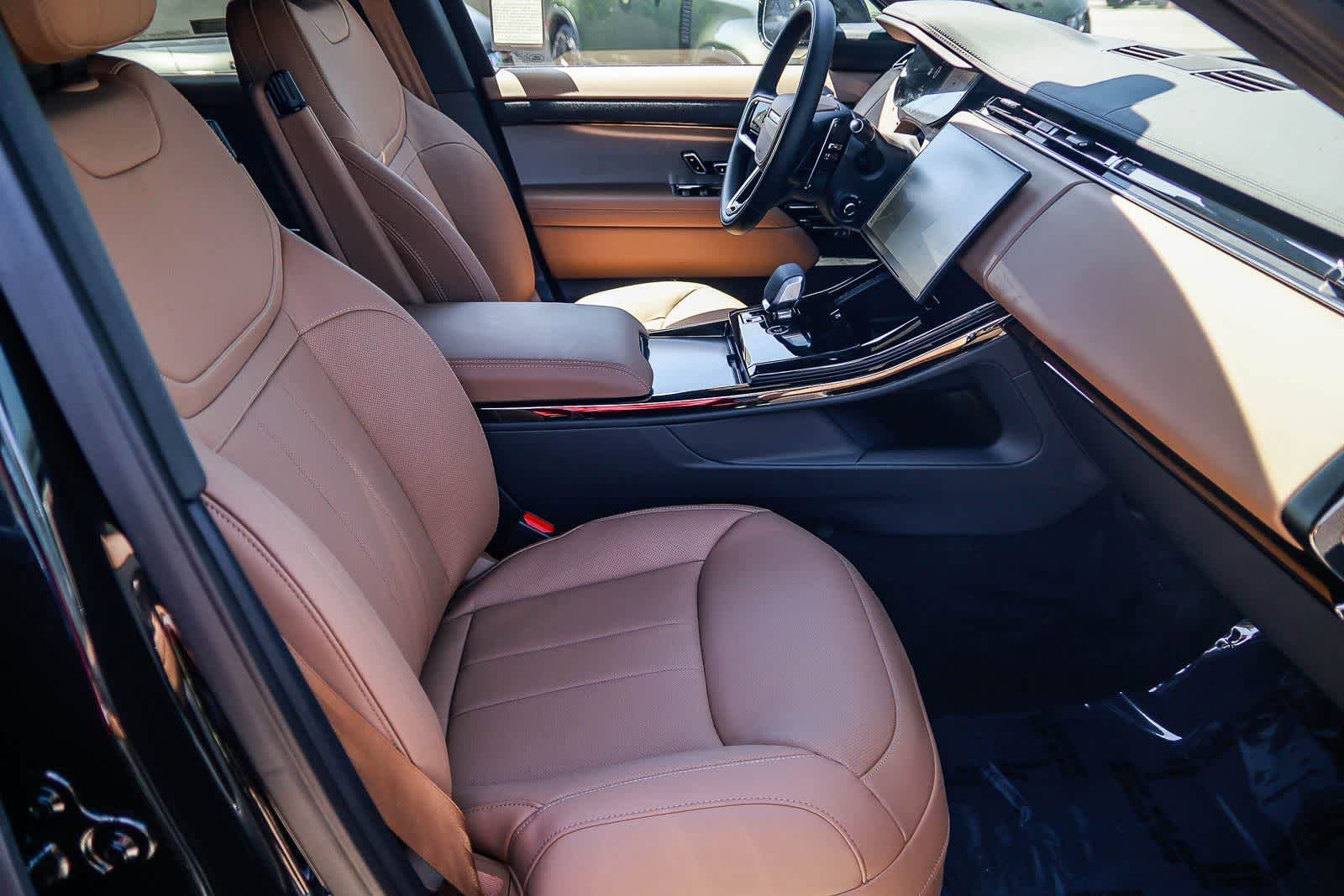 New 2026 Land Rover Range Rover Sport SE AWD/4WD image 17