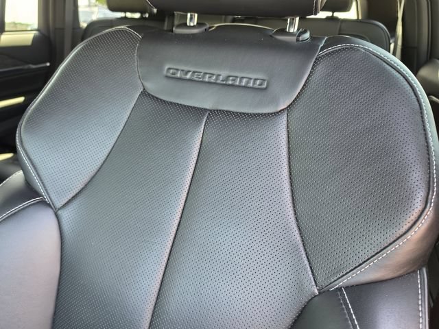 Used 2023 Jeep Grand Cherokee Overland w/ Luxury Tech Group IV RWD image 17
