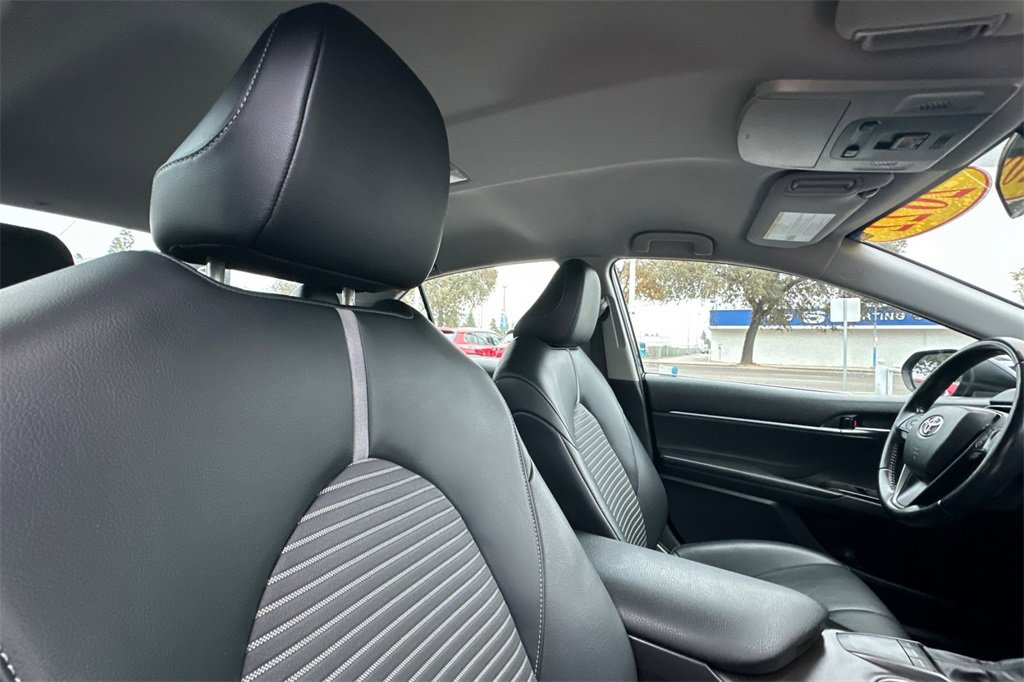 Used 2022 Toyota Camry SE image 19