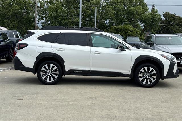 Used 2023 Subaru Outback Limited image 2