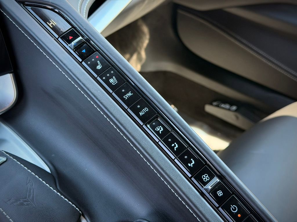 Used 2025 Chevrolet Corvette Stingray Premium Cpe w/ 3LT RWD image 32