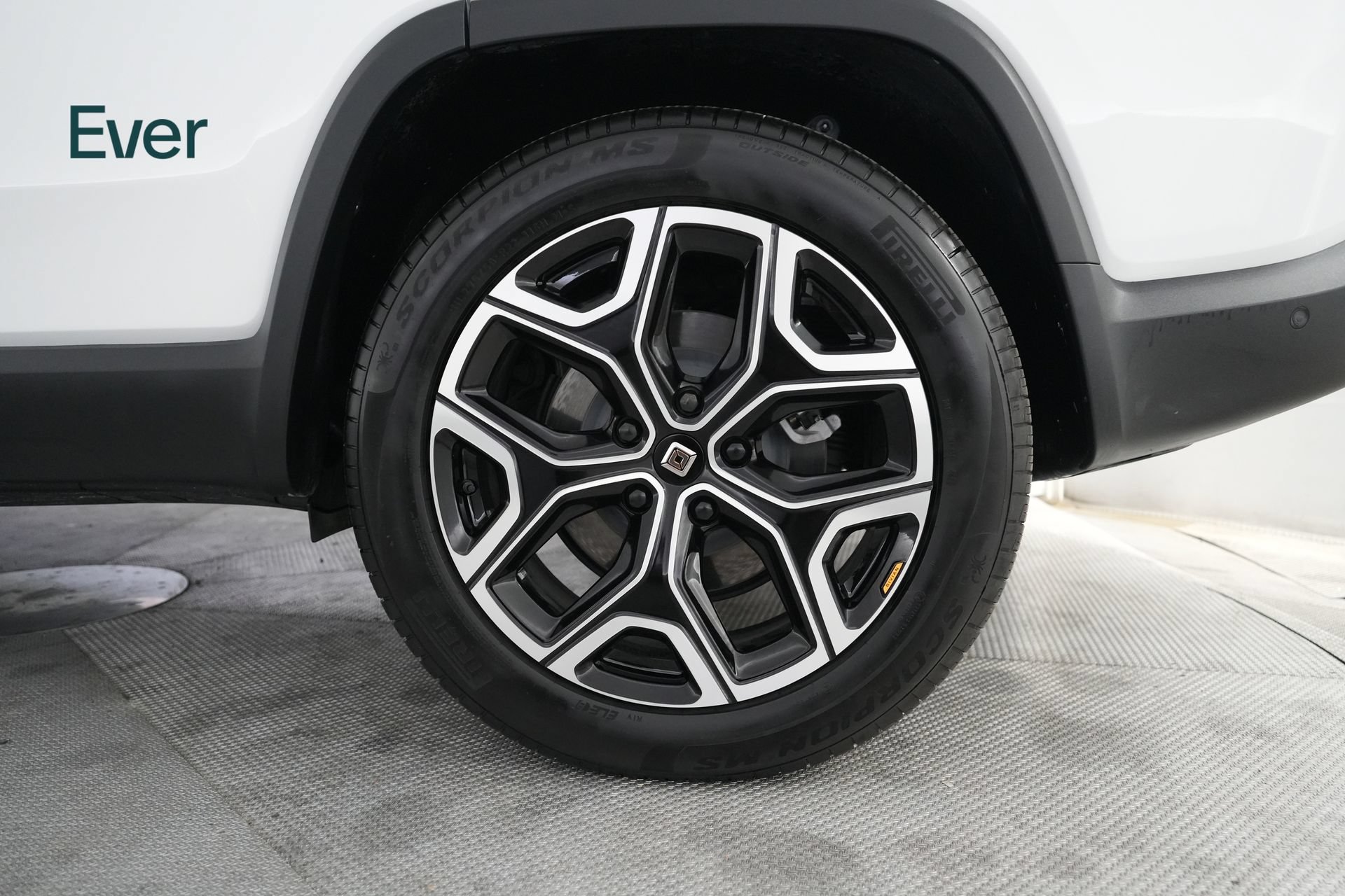 Used 2025 Rivian R1S Adventure AWD/4WD image 9