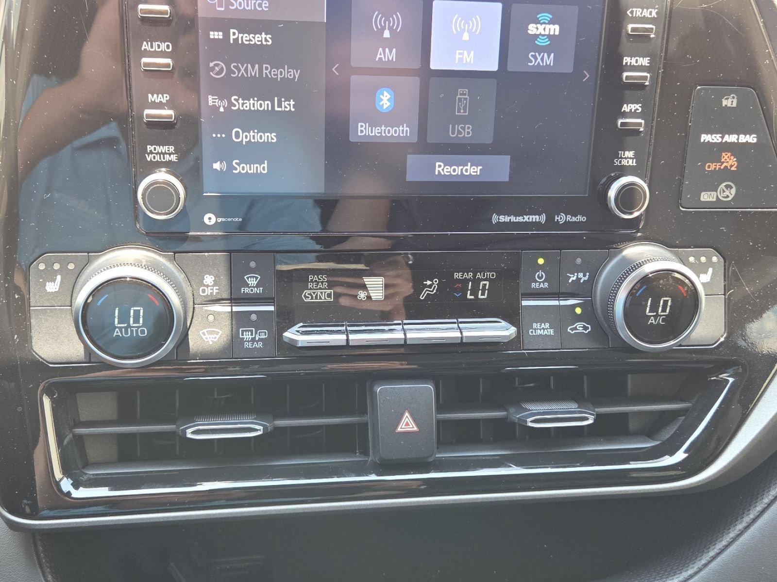 Used 2021 Toyota Highlander XLE FWD image 33