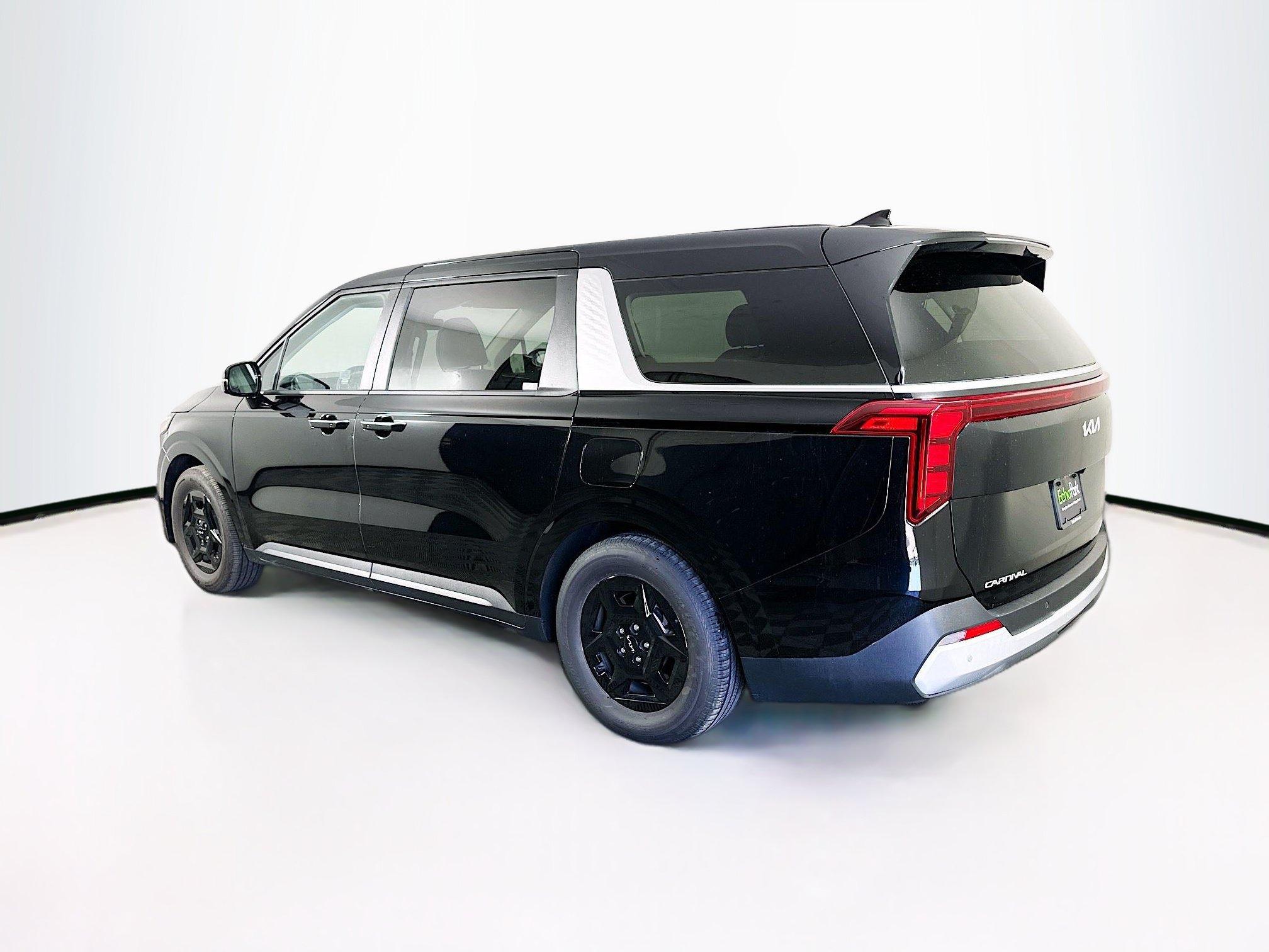 Used 2026 Kia Carnival FWD image 5