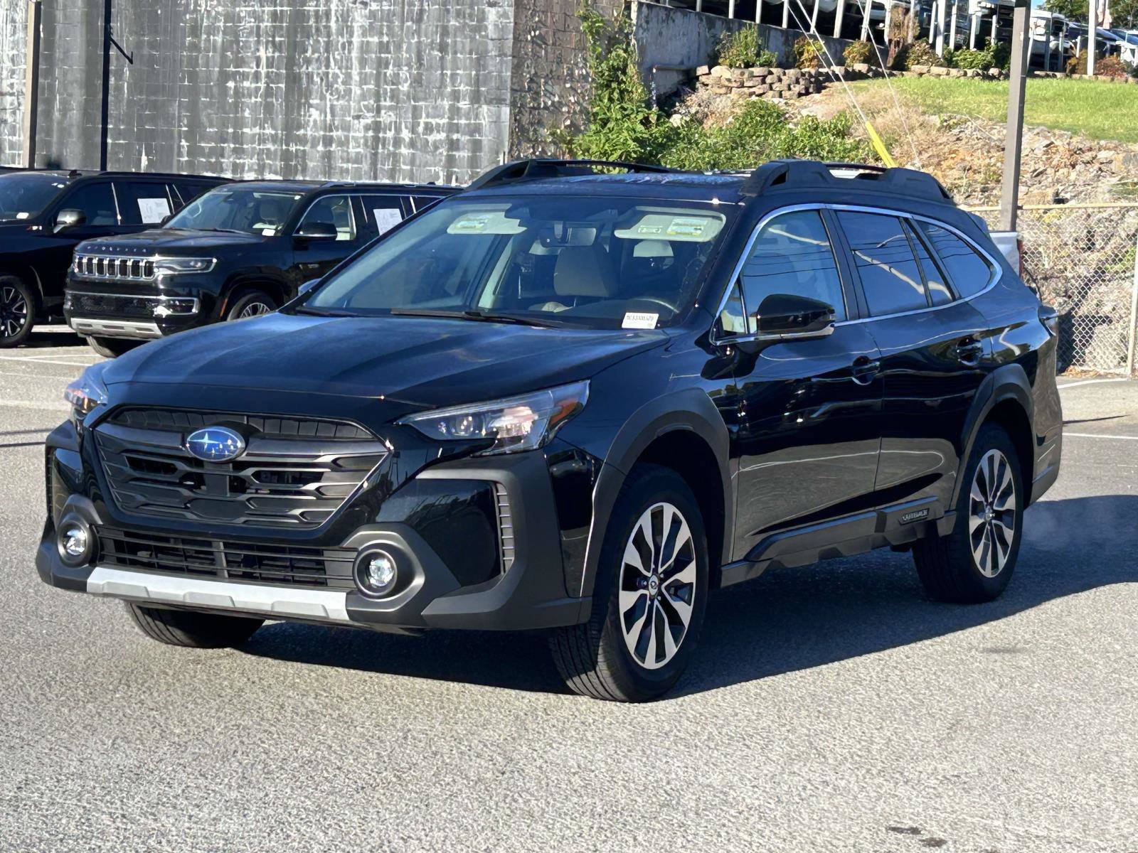 Used 2025 Subaru Outback Limited AWD/4WD image 3