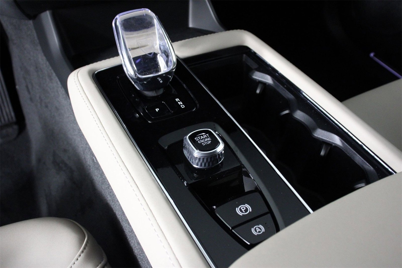 New 2026 Volvo XC90 B6 Plus w/ Protection Package Premier image 7