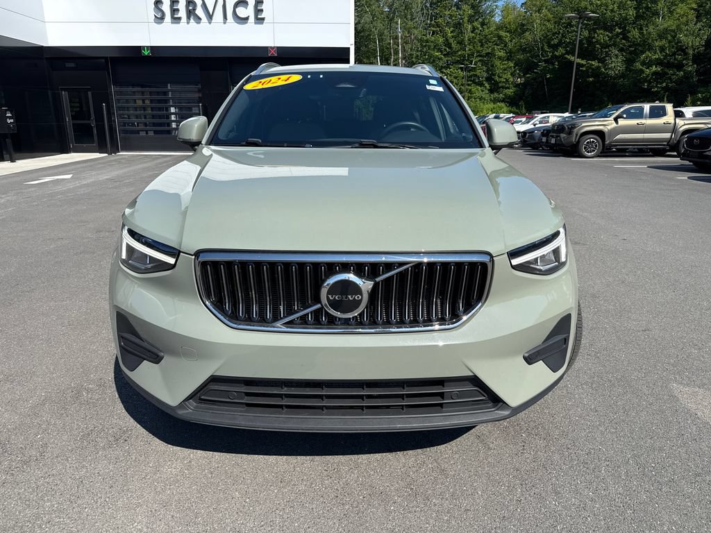Used 2024 Volvo XC40 B5 Core AWD/4WD image 8