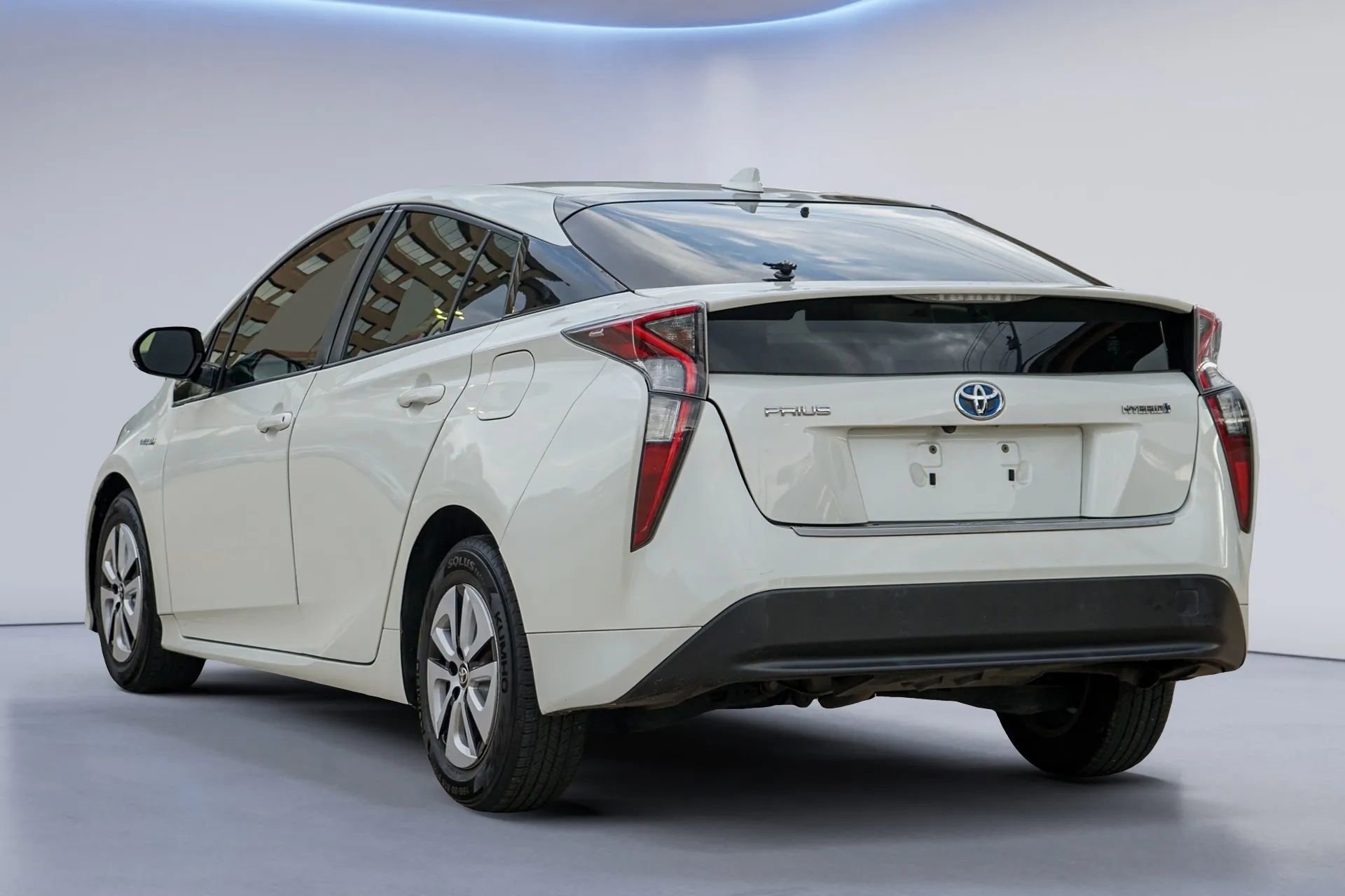 Used 2016 Toyota Prius Three FWD image 5