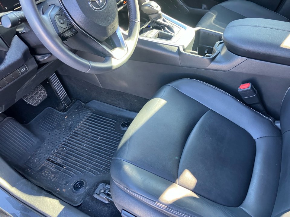 Used 2024 Toyota RAV4 XLE Premium image 34