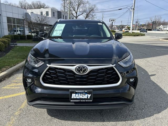 Used 2024 Toyota Highlander XLE image 3