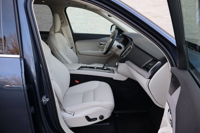 Used 2025 Volvo XC90 B6 Plus w/ Protection Package Premier image 33