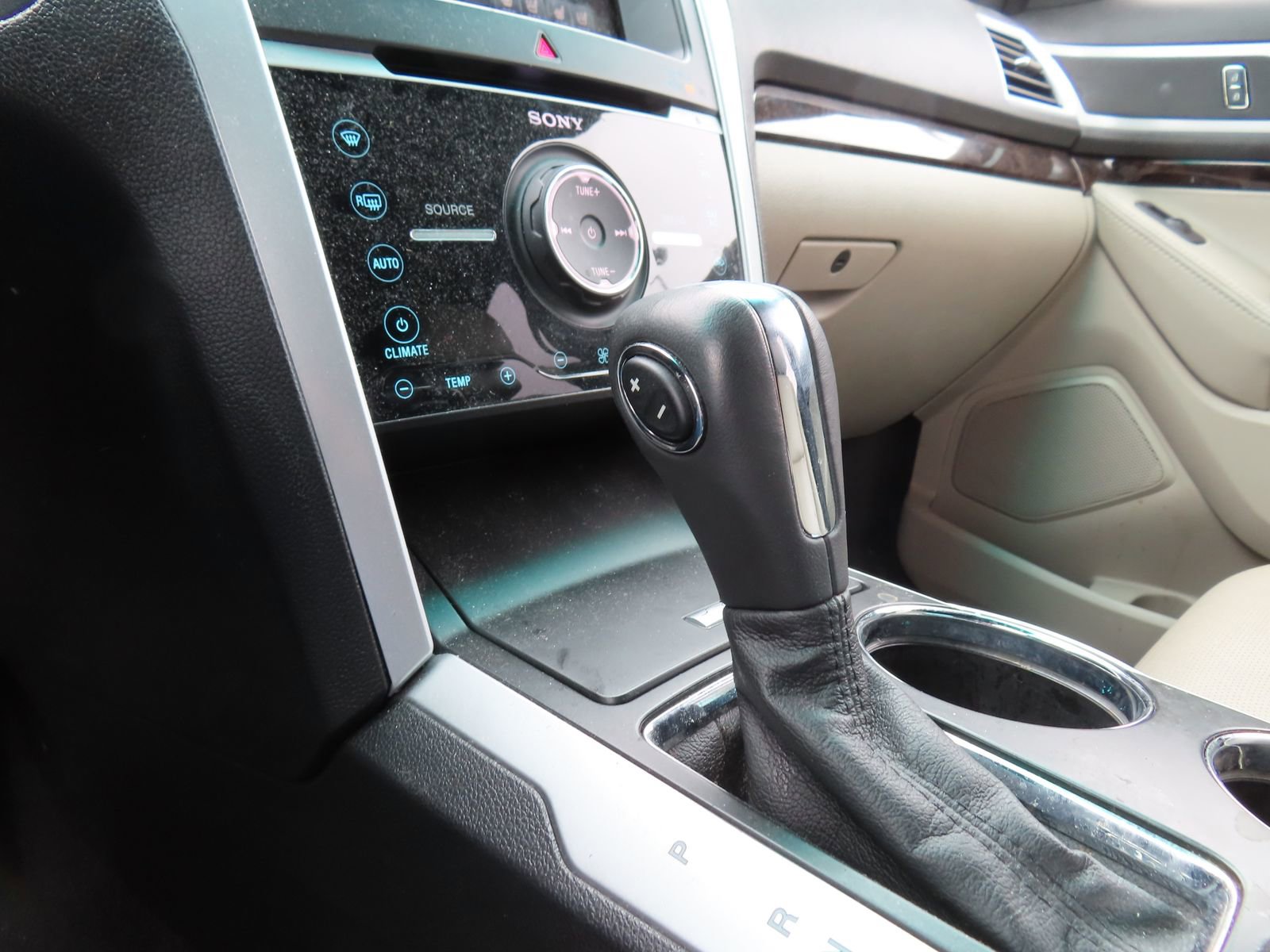 Used 2012 Ford Explorer Limited image 22