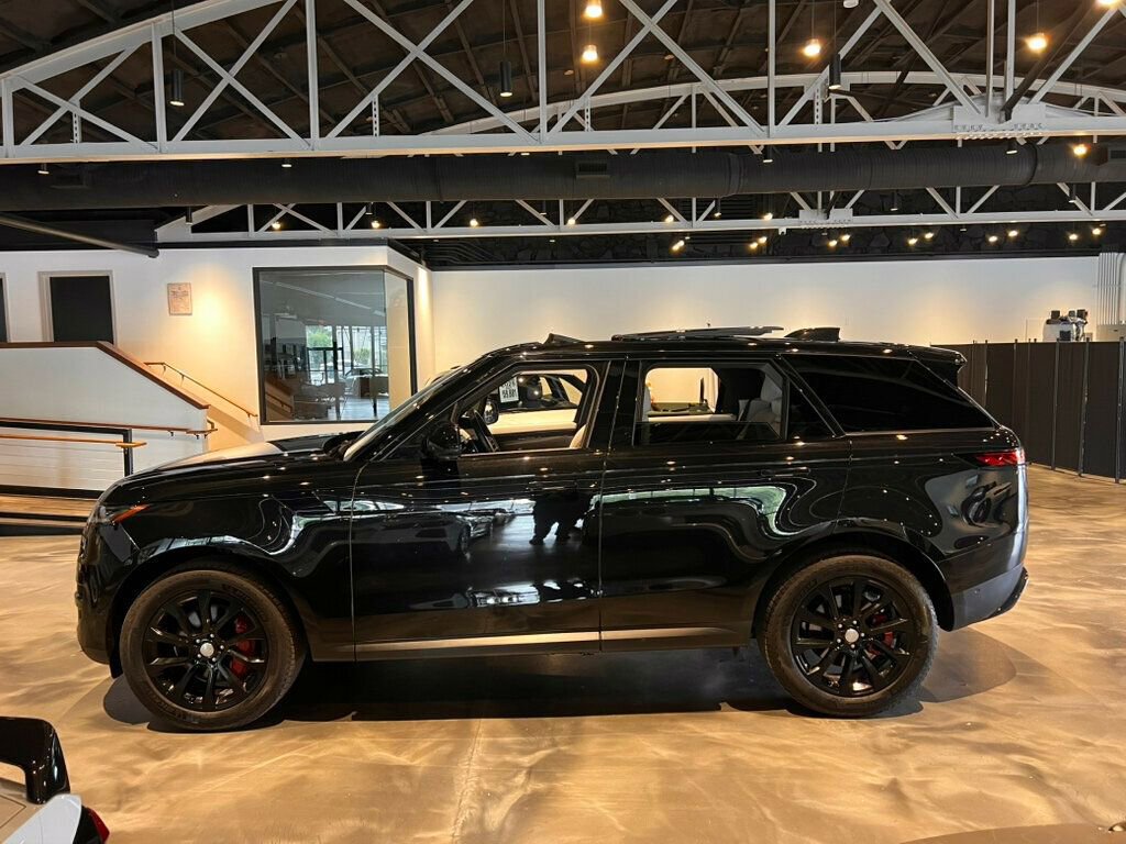 Used 2023 Land Rover Range Rover SE AWD/4WD image 2