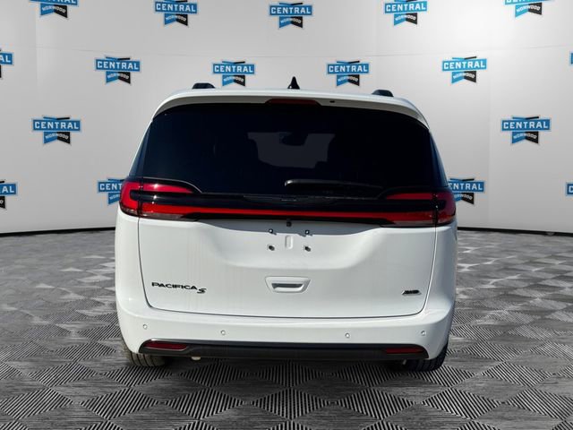 New 2026 Chrysler Pacifica Select w/ S Appearance Package image 4
