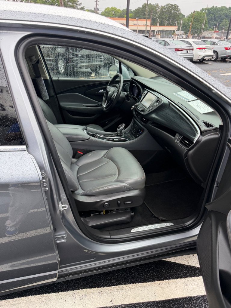 Used 2020 Buick Envision Essence FWD image 27