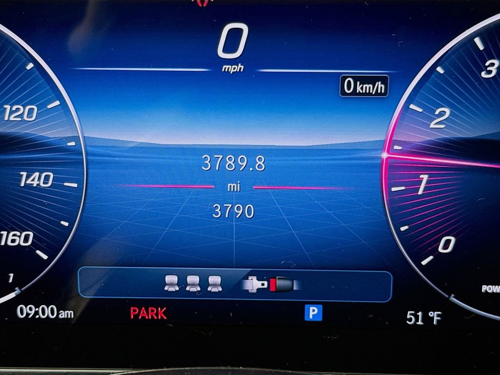 Used 2025 Mercedes-Benz GLC 300 4MATIC image 12