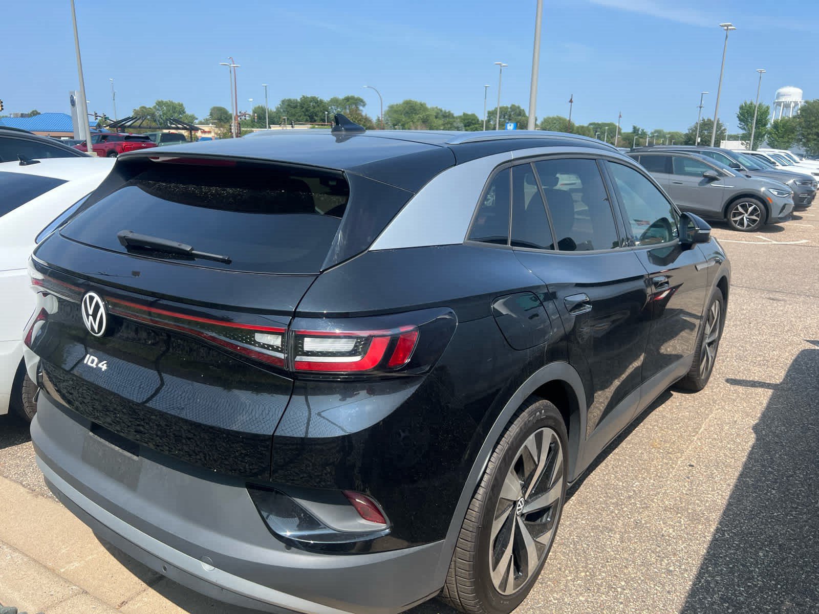 Used 2022 Volkswagen ID.4 Pro S w/ Gradient Package RWD image 3