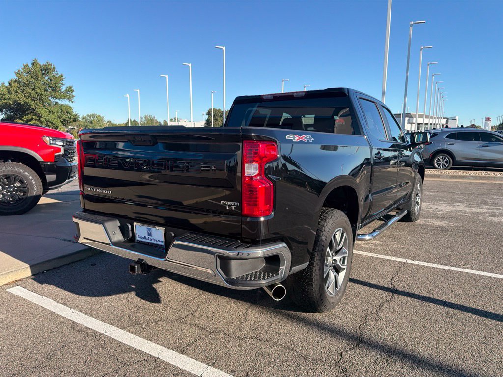 Used 2022 Chevrolet Silverado 1500 LT AWD/4WD image 3