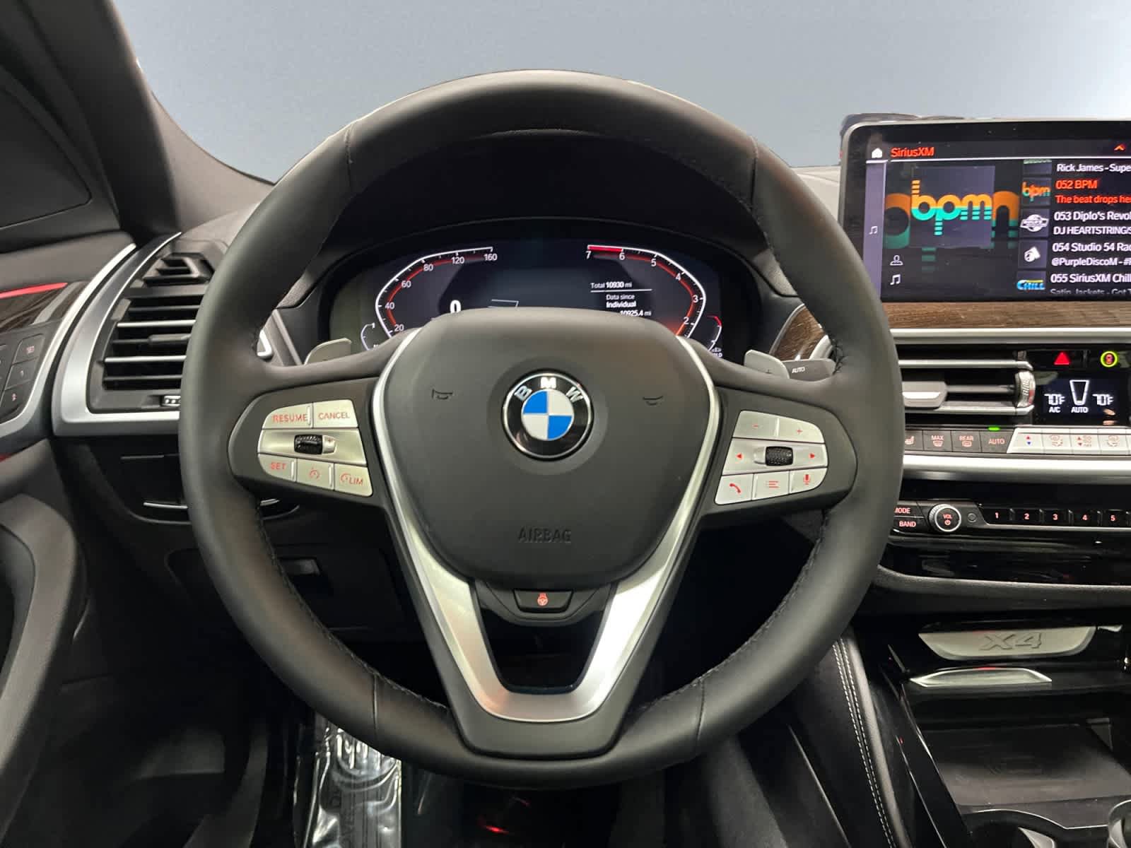 Used 2024 BMW X4 xDrive30i w/ Parking Assistance Package AWD/4WD image 18