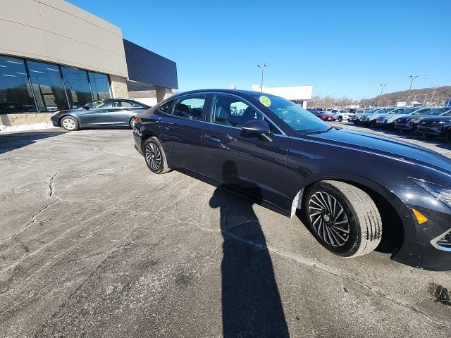 Used 2023 Hyundai Sonata Limited w/ Cargo Package FWD image 3