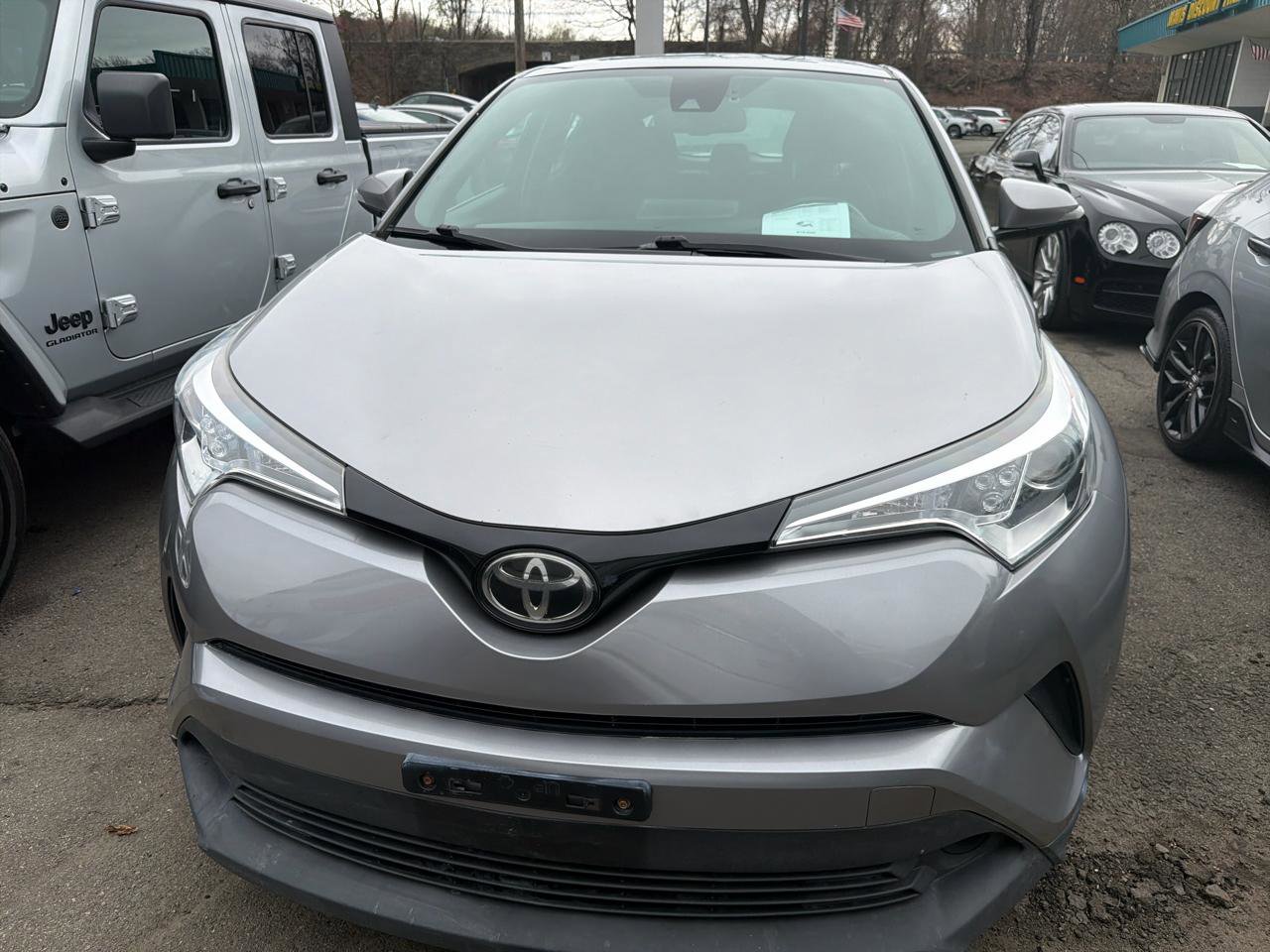 Used 2018 Toyota C-HR XLE image 2