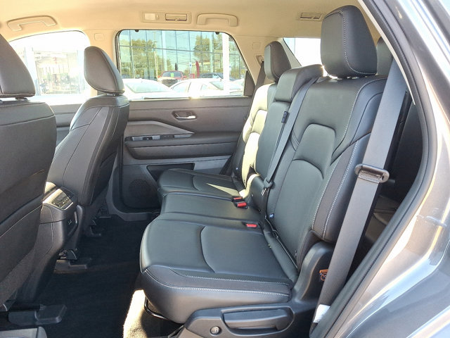 Certified 2024 Nissan Pathfinder SL image 11