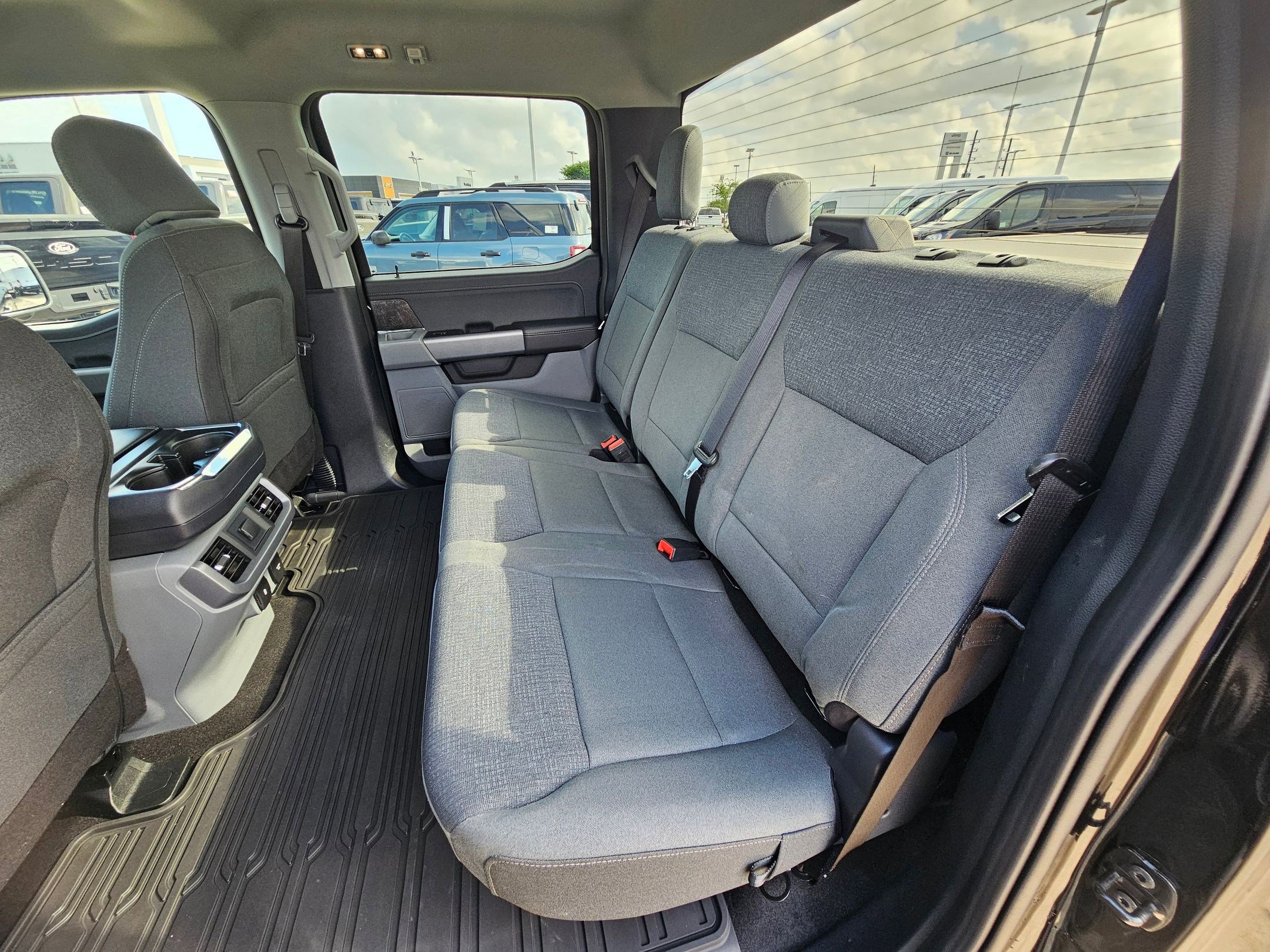Used 2025 Ford F150 Lightning XLT image 40