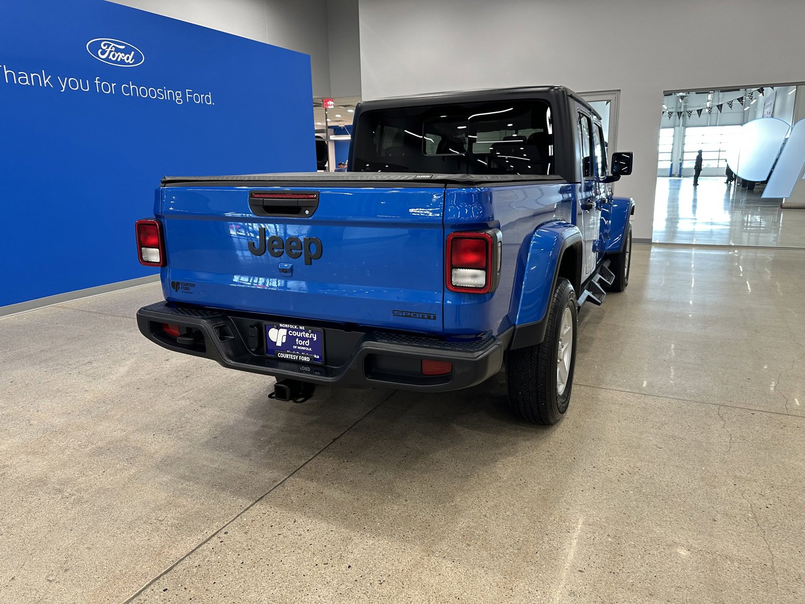 Used 2021 Jeep Gladiator Sport image 9