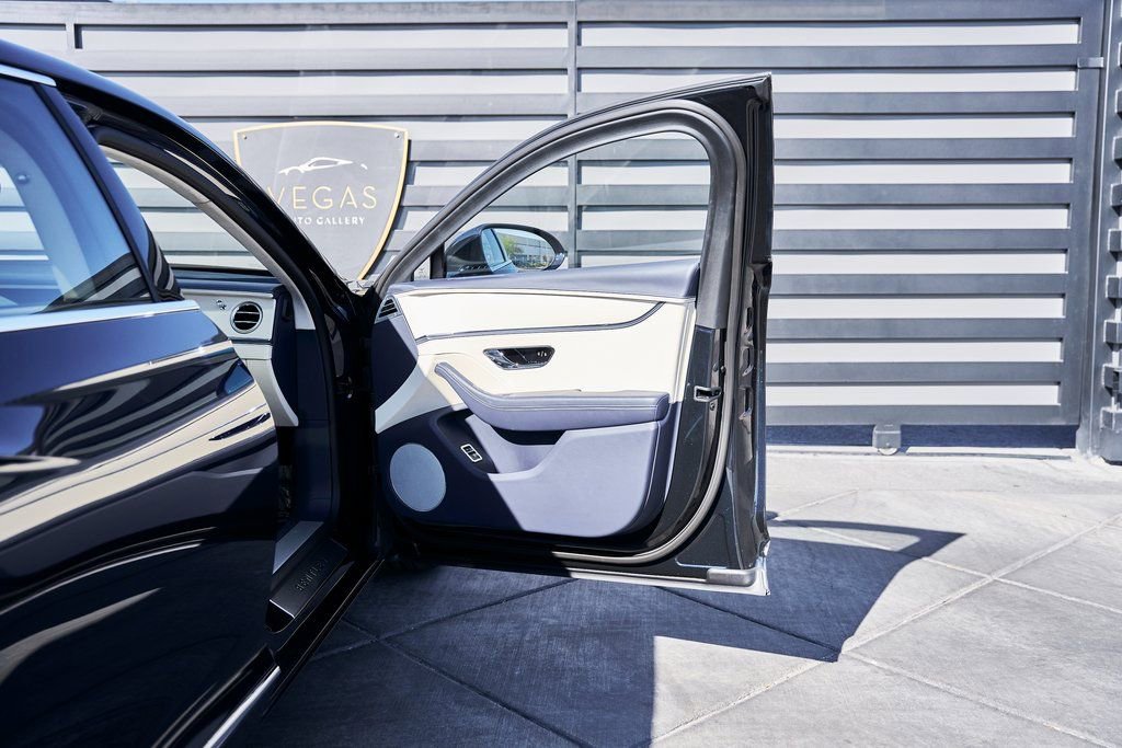 Used 2024 Bentley Flying Spur V8 image 20