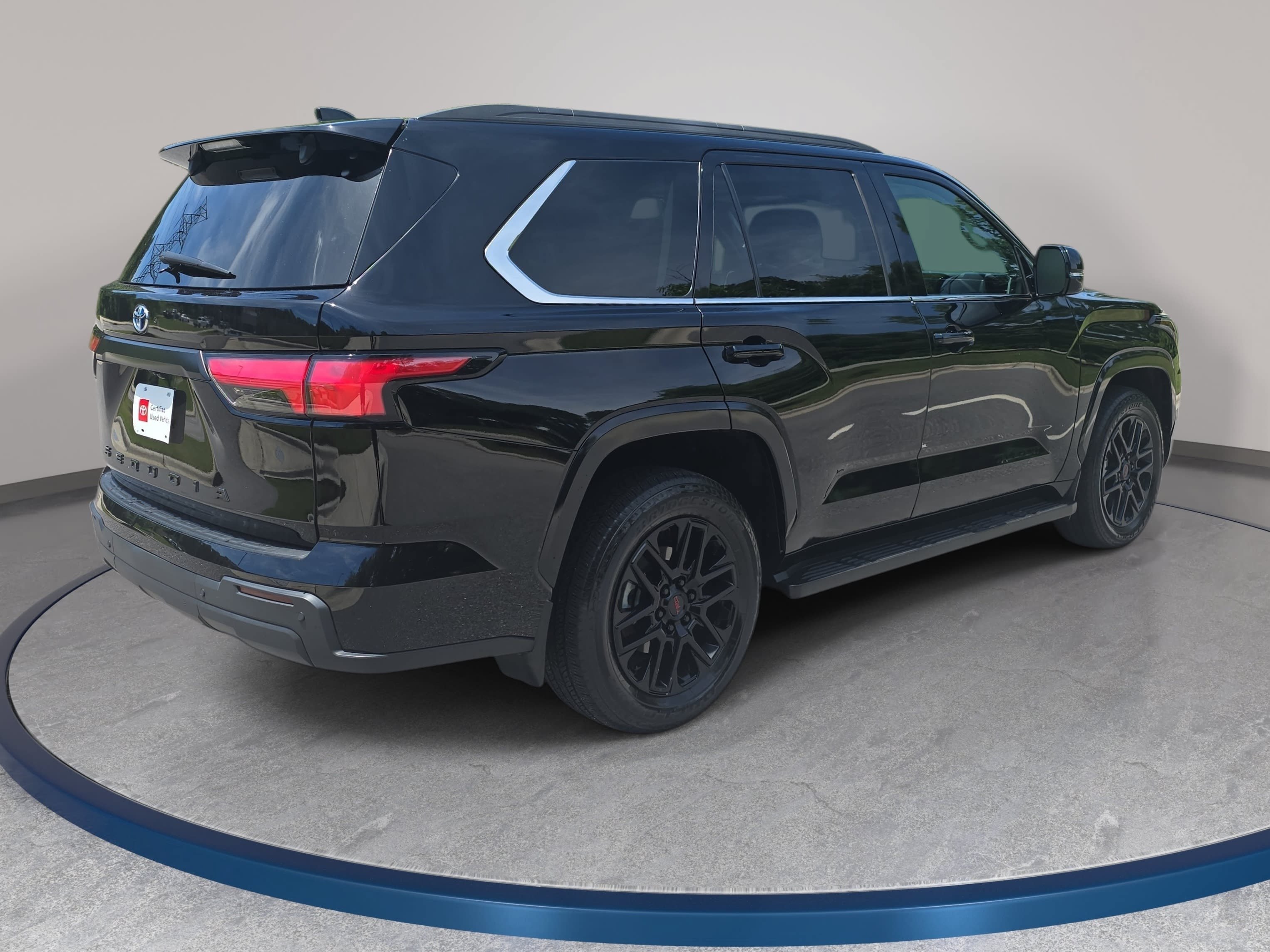 Used 2023 Toyota Sequoia SR5 w/ SR5 Premium Package RWD image 5