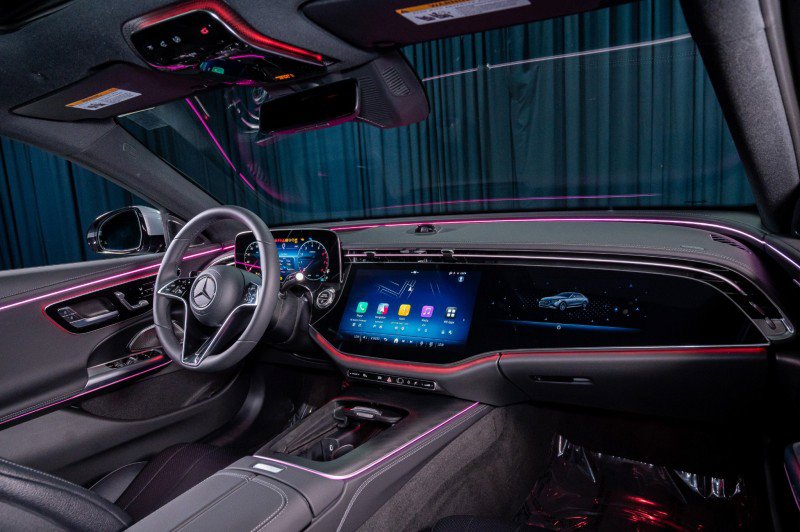 New 2026 Mercedes-Benz E 450 4MATIC Sedan image 4