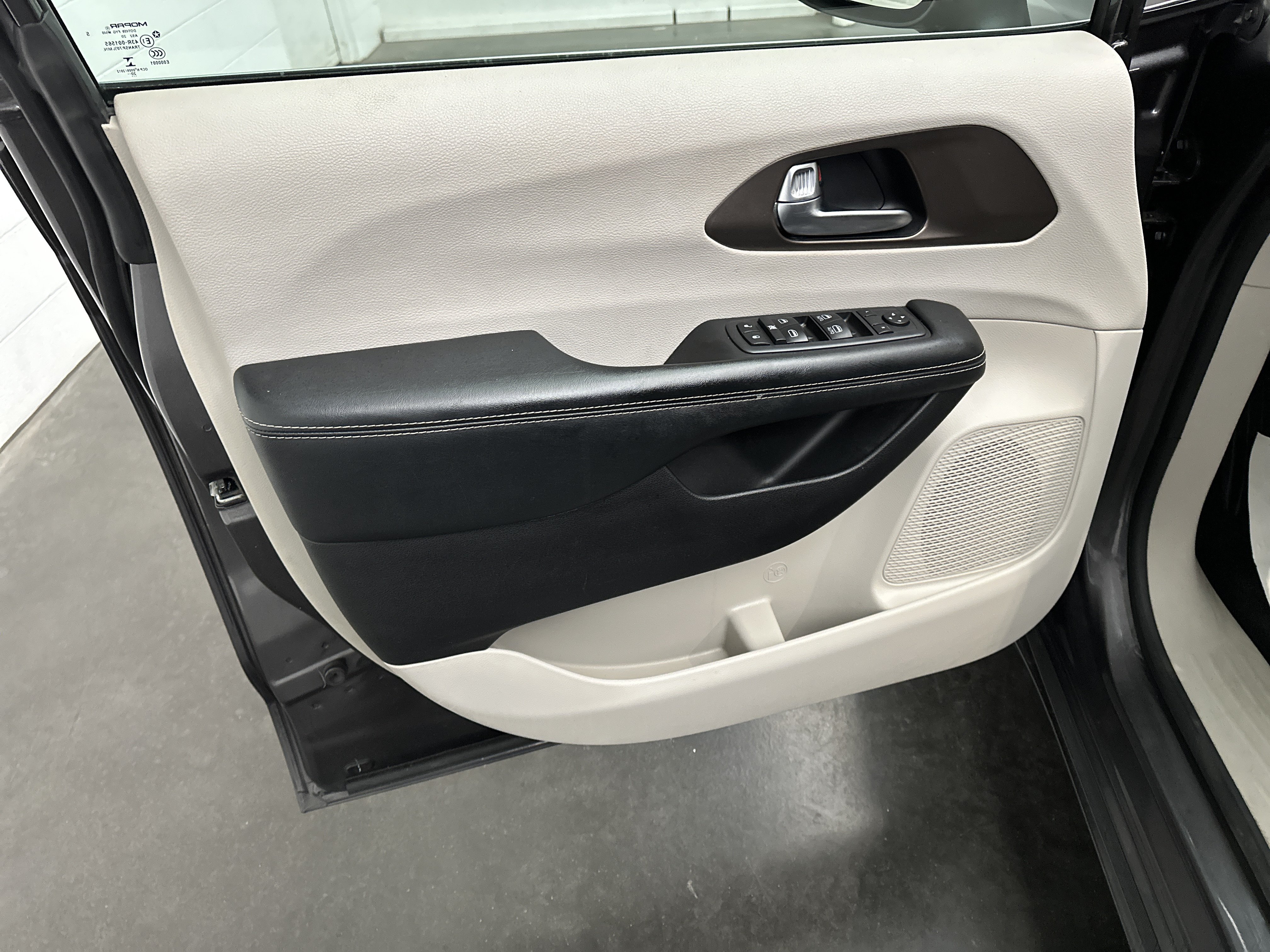 Used 2021 Chrysler Voyager LX FWD image 18