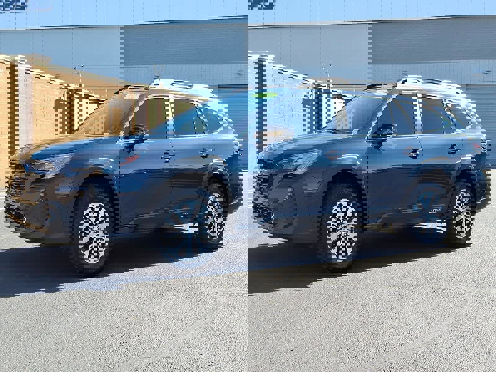 Certified 2025 Subaru Outback Premium w/ Popular Package #1A image 3