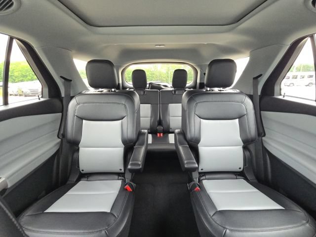 Used 2023 Ford Explorer XLT w/ Equipment Group 202A RWD image 20