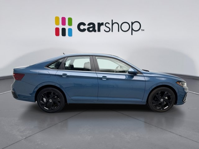 Used 2025 Volkswagen Jetta SE FWD image 6