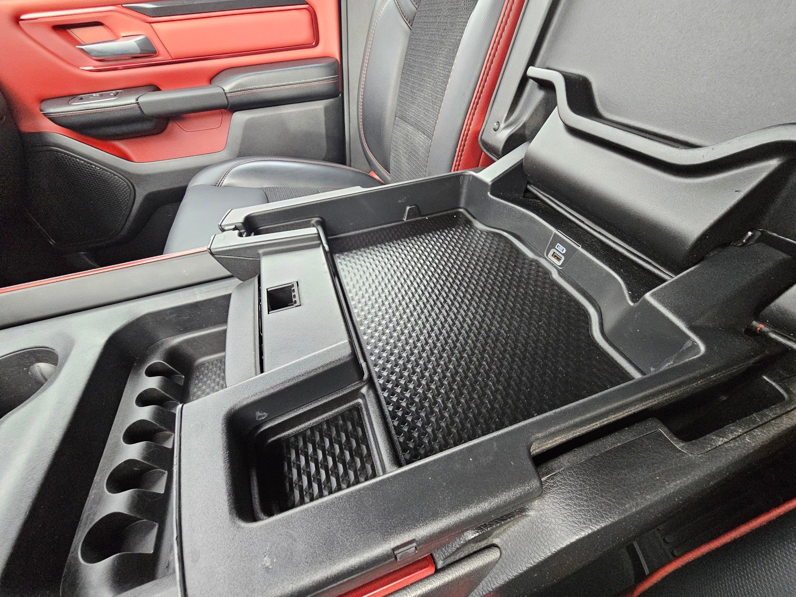 Used 2019 RAM 1500 Rebel image 40