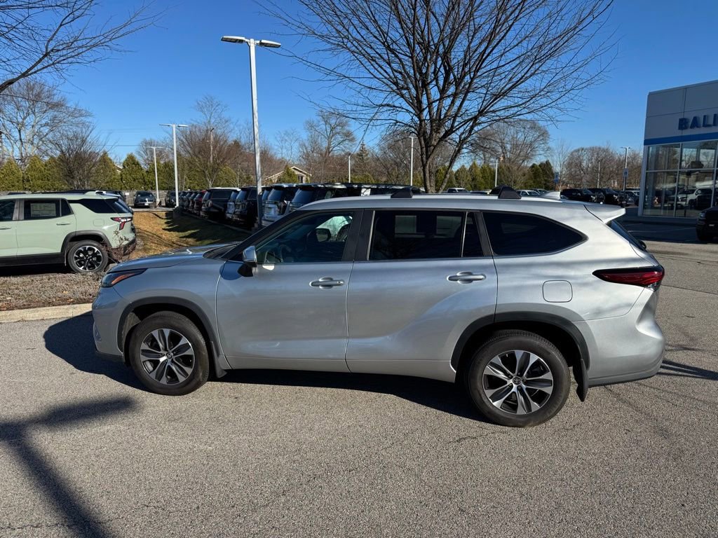 Used 2023 Toyota Highlander XLE image 8