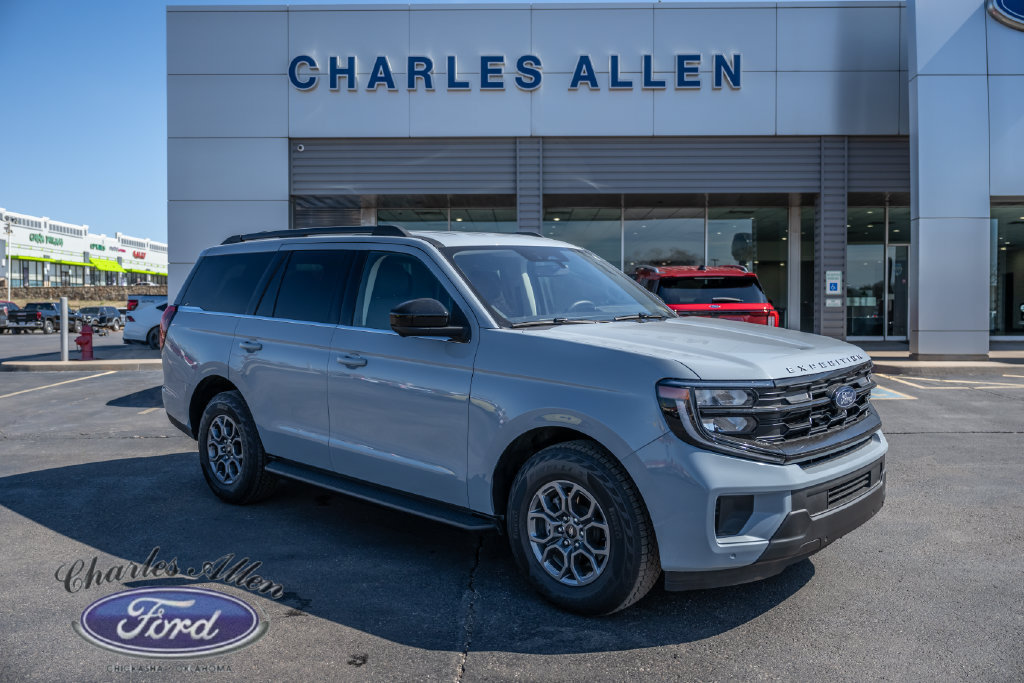 Used 2025 Ford Expedition Active AWD/4WD image 1