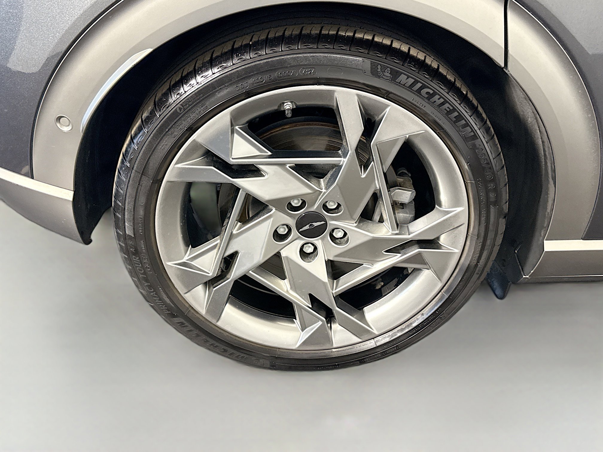 Used 2023 Genesis GV60 Performance image 33