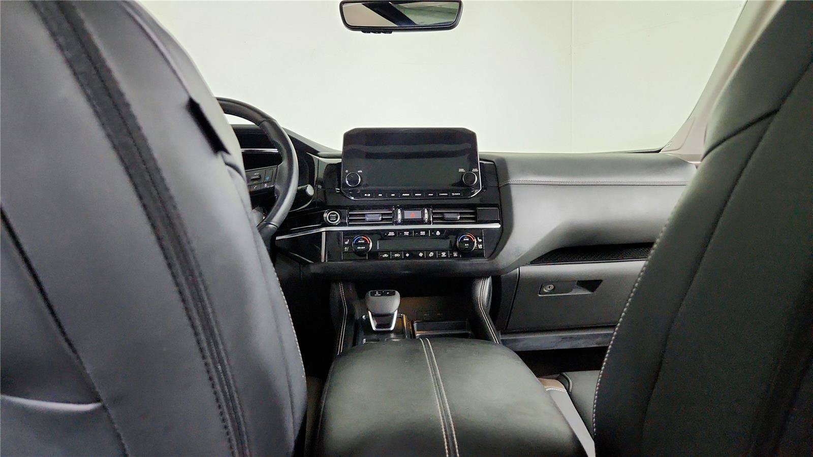 Used 2024 Nissan Pathfinder Platinum w/ Black Appearance Package AWD/4WD image 21